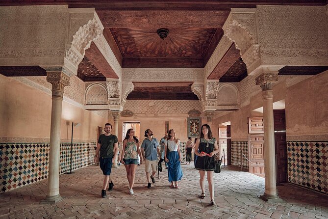 Skip The Line Alhambra and Generalife Guided Tour - Palace of Charles V and the change in architectural language