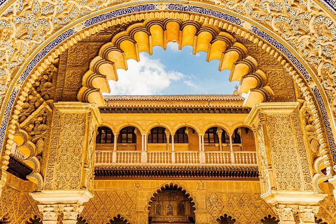 Skip the Line Seville Alcázar, Cathedral & Giralda Guided Tour - Seville Cathedral: huge scale and quiet details