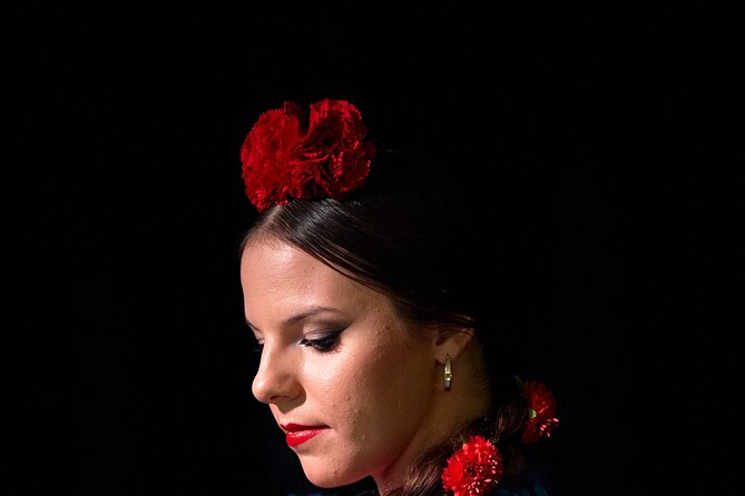 Skip the Line: Tablao Flamenco Pura Esencia Ticket - Entering a tiny tablao