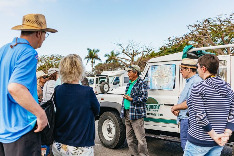 South Gran Canaria: Off-Road Valleys & Villages Jeep Tour - Guides, languages, and the group experience