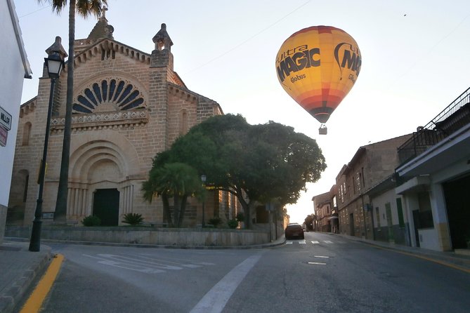 Sunrise and Sunset Experience Hot Air Balloon Ride Mallorca - Meeting the balloon near Cala Millor