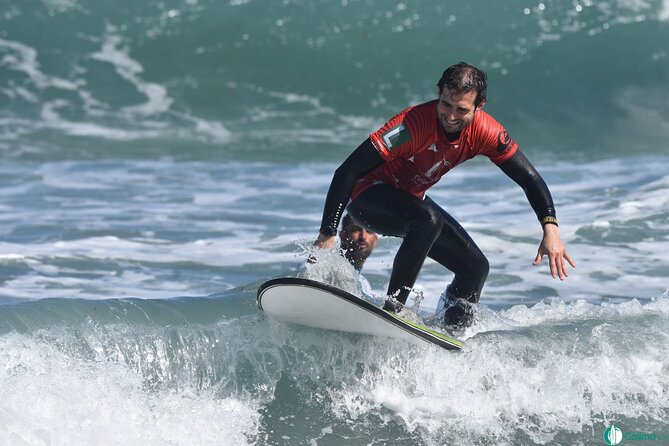 Surf class in Famara 9:15-12:00 or 11:45-14:30 (2h class) - The beach walk and the first warm-up