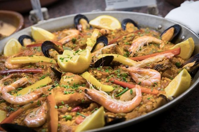 Tablao Flamenco Cordobes on Rambla Barcelona with Dinner Option - Arriving at the Cordobes tablao on La Rambla