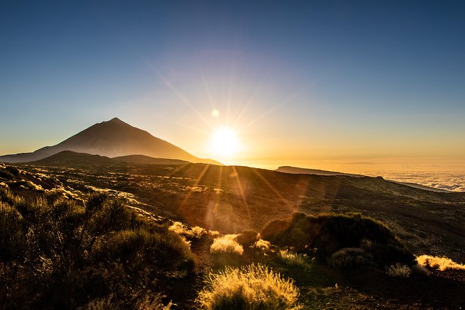 Teide by Night: Sunset & Stargazing with Telescopes Experience - Watching sunset over a sea of clouds