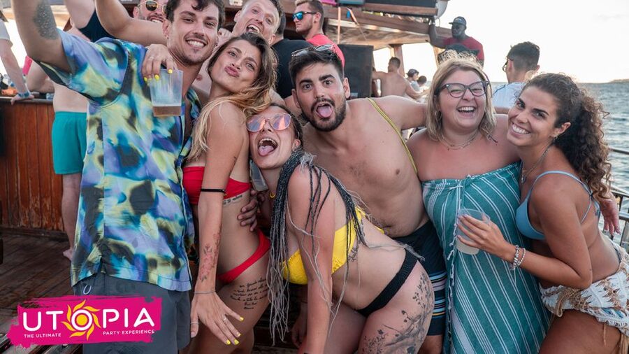 Tenerife: Boat Party with Open Bar and DJs - Starting at Black Pearl Café in Puerto Colón