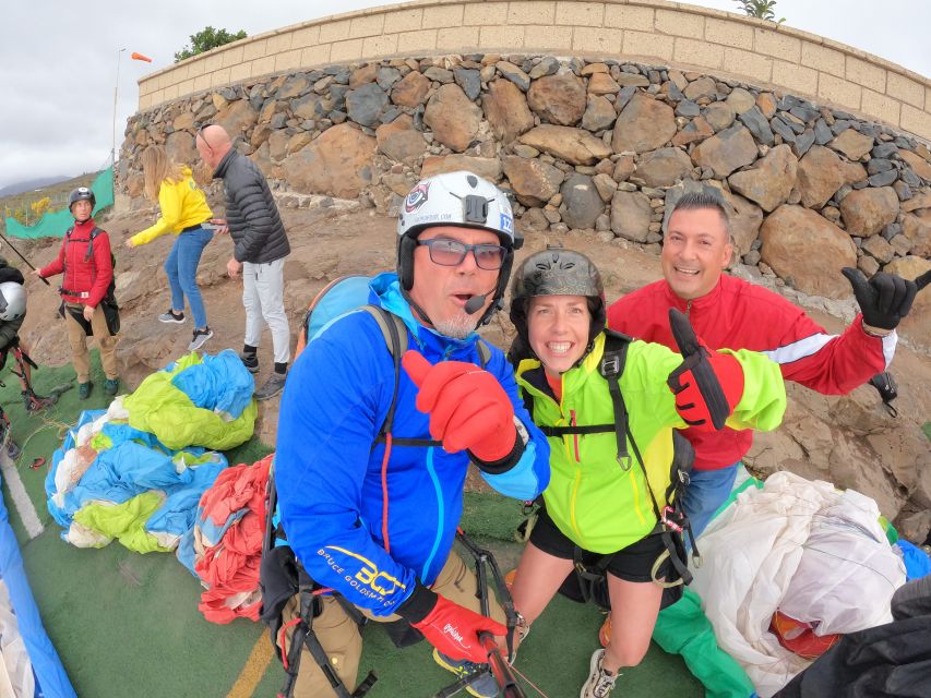 Tenerife: Paragliding with National Champion Paraglider - A 15 to 35-minute glide toward the coast
