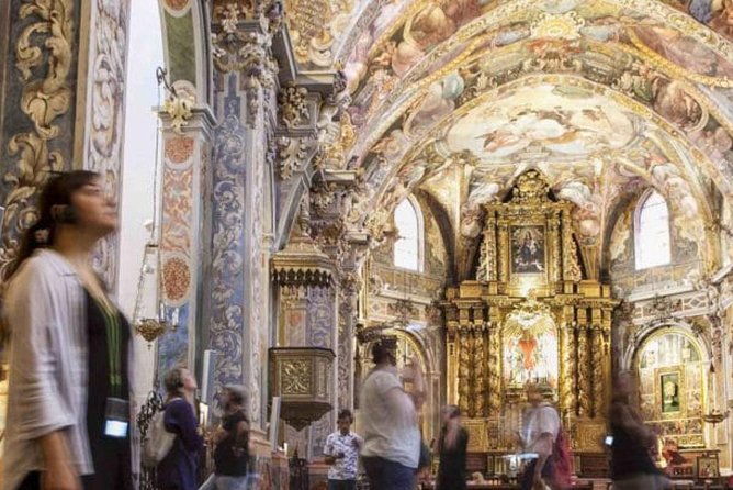 The Light of Saint Nicholas - Finding the entrance on C/ dels Cavallers
