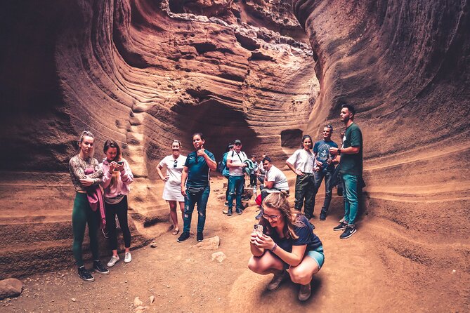 The Red Canyon Tour - Small Group Trip with Local Food Tasting ツ - Key points at a glance