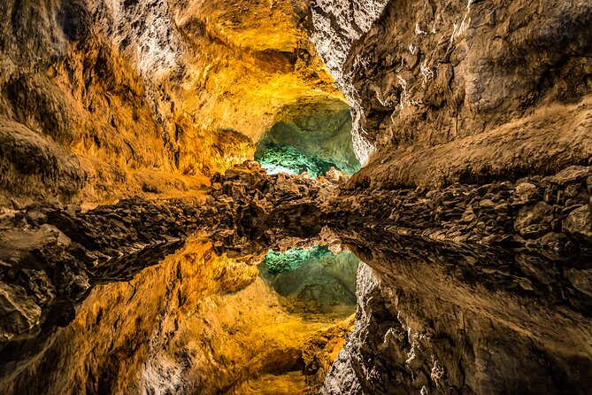 Timanfaya, Jameos Agua & Cueva Verdes - Highlights Lanzarote - Cueva de los Verdes: a lava tube with a strict pace
