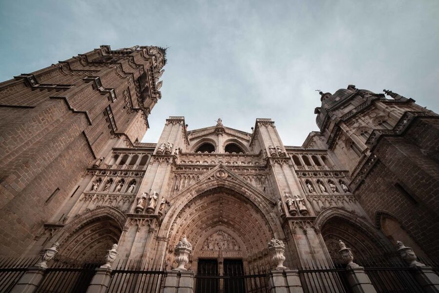 Toledo: Cathedral Tour with a Local Guide - The main altarpiece and the choir