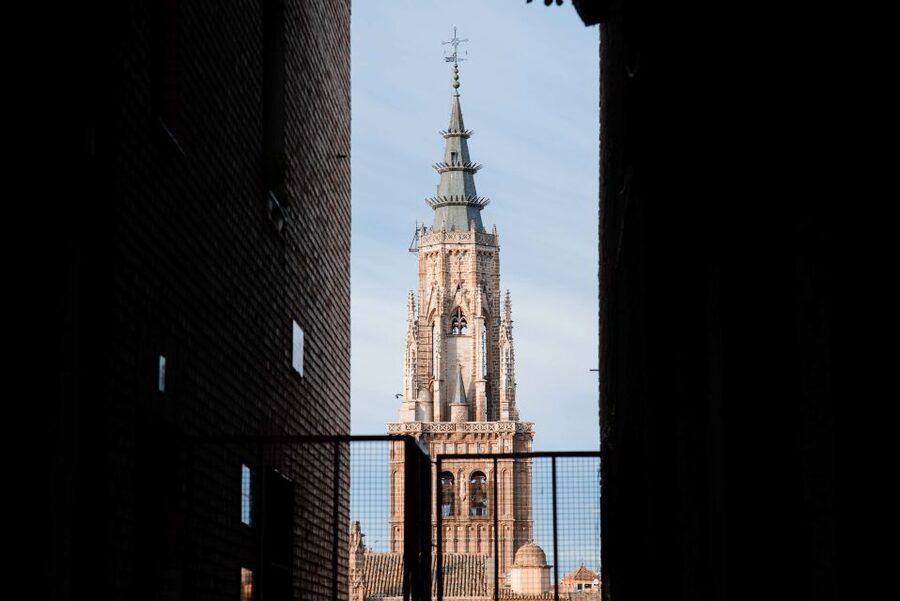 Toledo: Cathedral Tour with a Local Guide - How the guides shape the experience