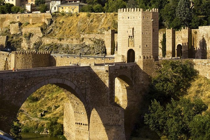 Toledo Half-Day Tour with St Tome Church & Synagoge from Madrid - Walking Toledo with a guide