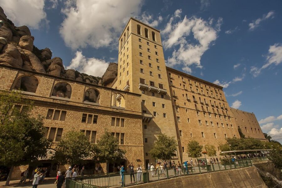 Tot Montserrat: Transport, Museum Tickets, and Lunch - What the Tot Montserrat ticket actually gives you