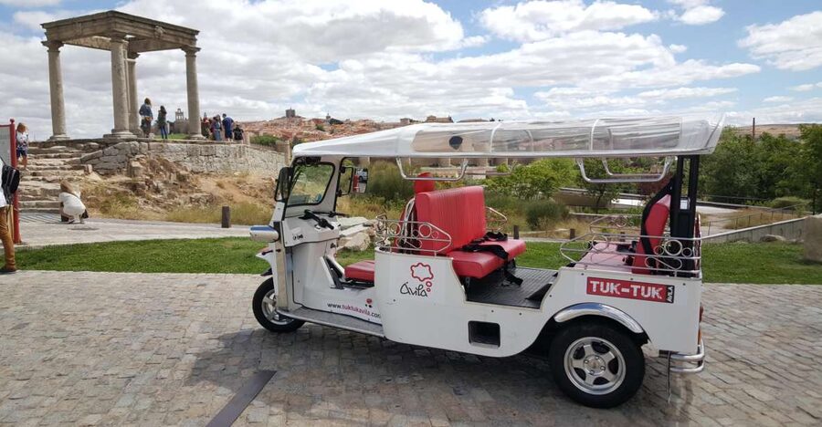 Tour Guiado En Tuk Tuk Recorre Avila De La Forma Mas Comoda - The route through Avila’s monumental center