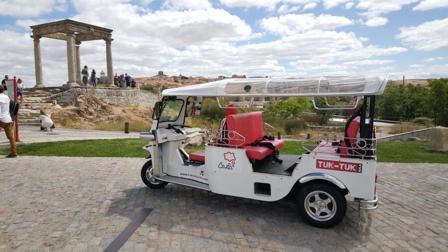 Tour Guiado En Tuk Tuk Recorre Avila De La Forma Mas Comoda - Morning, afternoon, or illuminated night ride