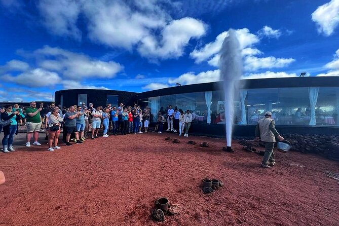 Tour to Timanfaya, Jameos del Agua, Cueva de los Verdes and viewpoint from the cliff - What This Lanzarote Tour Is Really Like