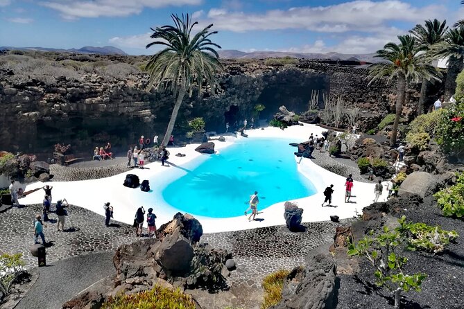 Tour to Timanfaya, Jameos del Agua, Cueva de los Verdes and viewpoint from the cliff - Camel Shed: An Optional Ride and a Waiting Problem