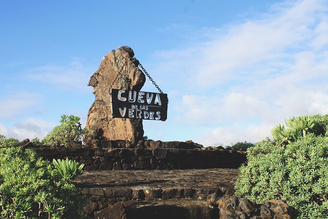 Tour to Timanfaya, Jameos del Agua, Cueva de los Verdes and viewpoint from the cliff - Timanfaya National Park: The Main Event