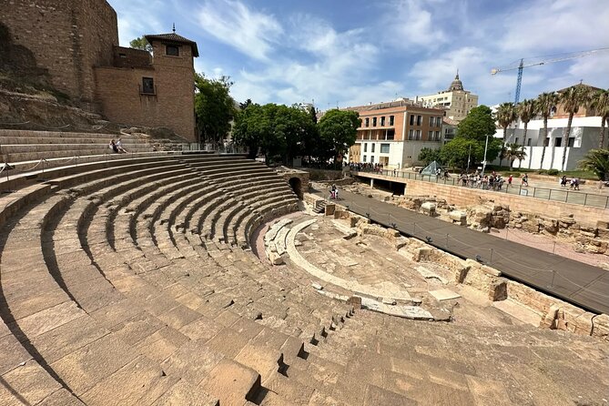 Ultimate Malaga History & Tapas - All Included Full Experience - Tapas and wine in two local bars