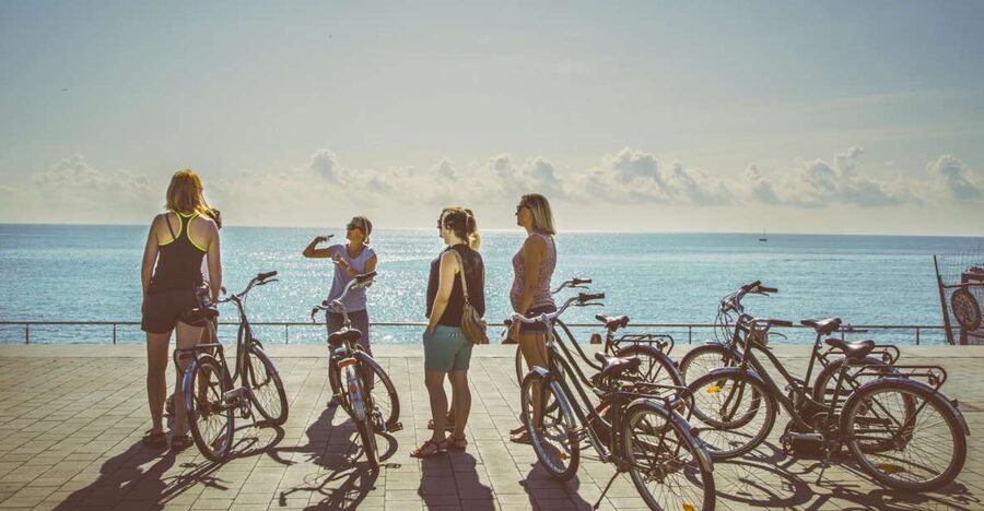 Unusual Barcelona Bike Tour in French - What the three-hour route can cover