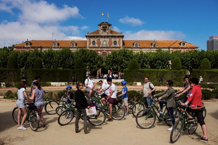 Unusual Barcelona Bike Tour in French - French explanations and the value of a local voice