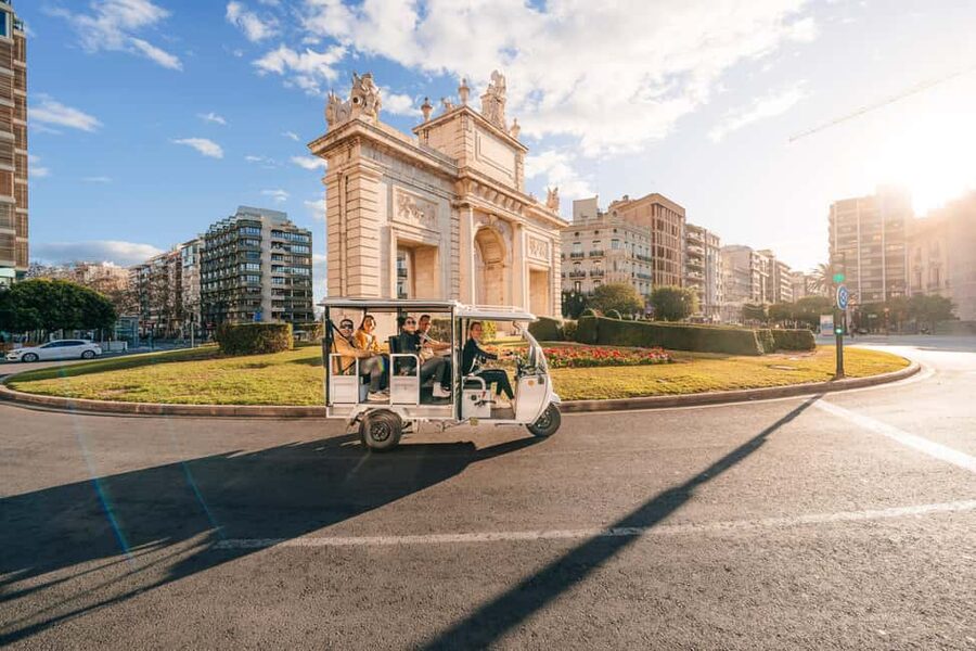 Valencia: 2-hour City Highlights Guided Tuk-Tuk Tour - La Marina, Malvarrosa, and Platja de Llevant