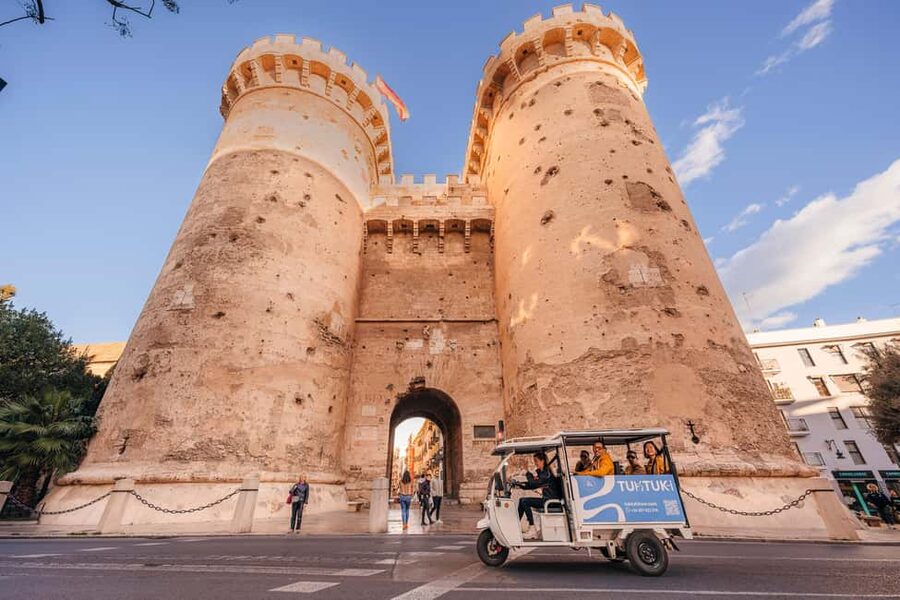 Valencia: 2-hour City Highlights Guided Tuk-Tuk Tour - Mercado de Colón and Plaza de Toros