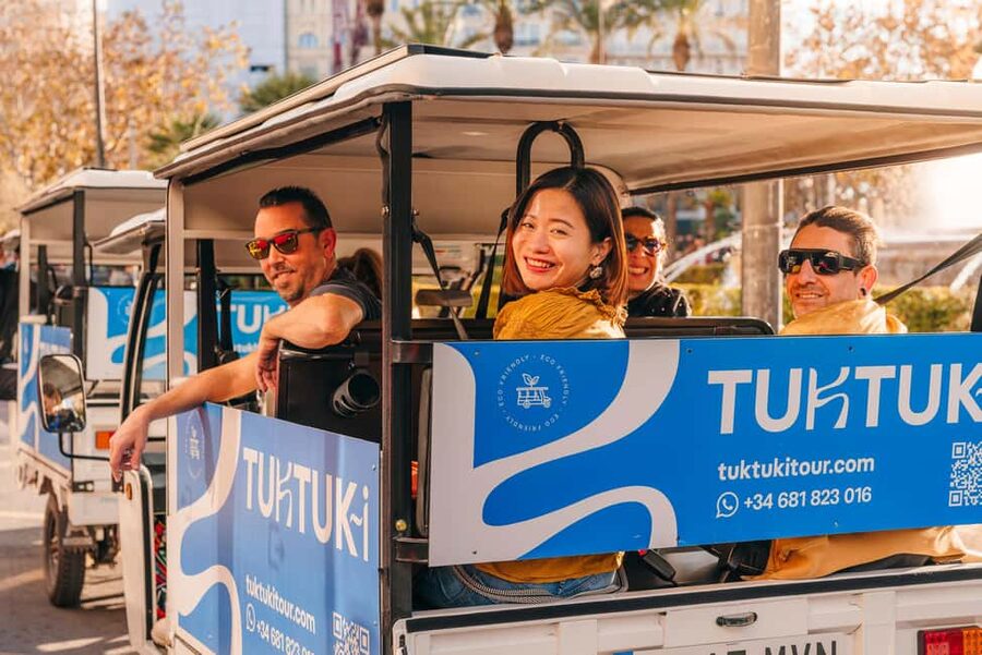 Valencia: 2-hour City Highlights Guided Tuk-Tuk Tour - Starting at C. de la Blanqueria, 3