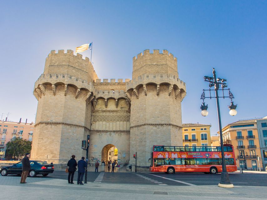 Valencia: 48 hour Hop-On-Hop-Off Bus Ticket and San Nicolás - Using the 17 stops without rushing Valencia