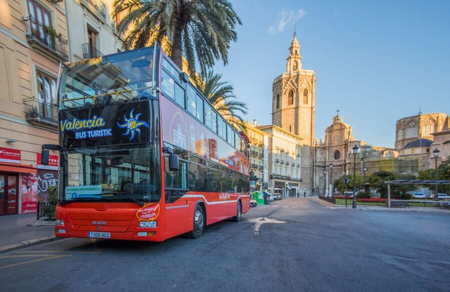 Valencia: 48 hour Hop-On-Hop-Off Bus Ticket and San Nicolás - Taking the full two-hour circuit first