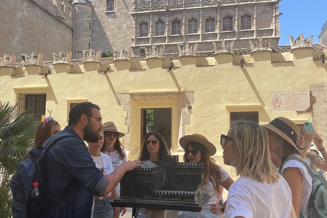 Valencia: Art & Architecture Guided Tour with Monuments Tickets - How the three-hour pace feels