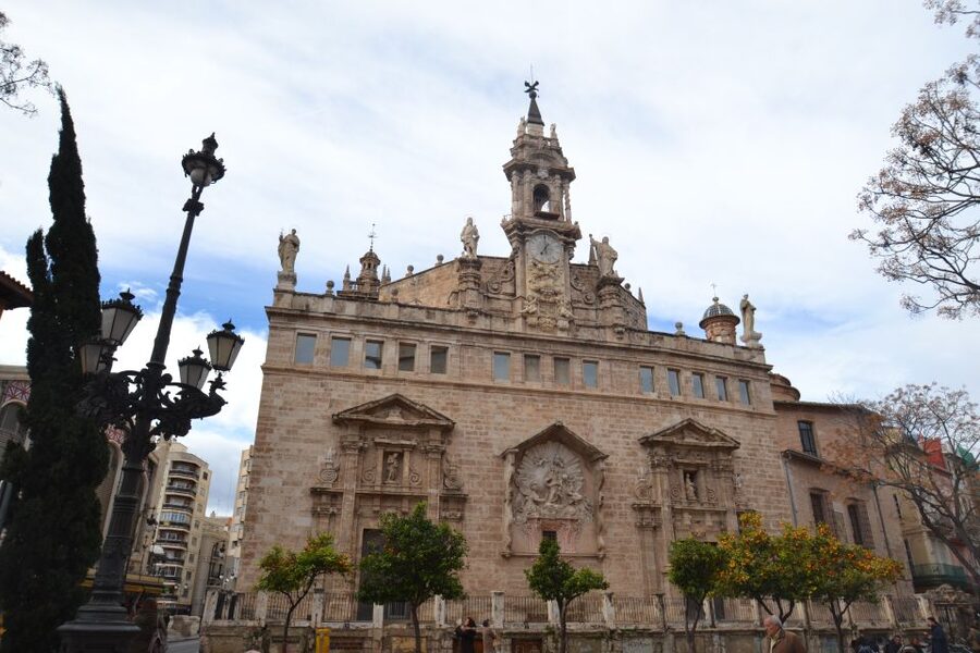 Valencia: Cathedral, St Nicholas, and Lonja de la Seda Tour - Plaza de la Reina and Plaza de la Virgen