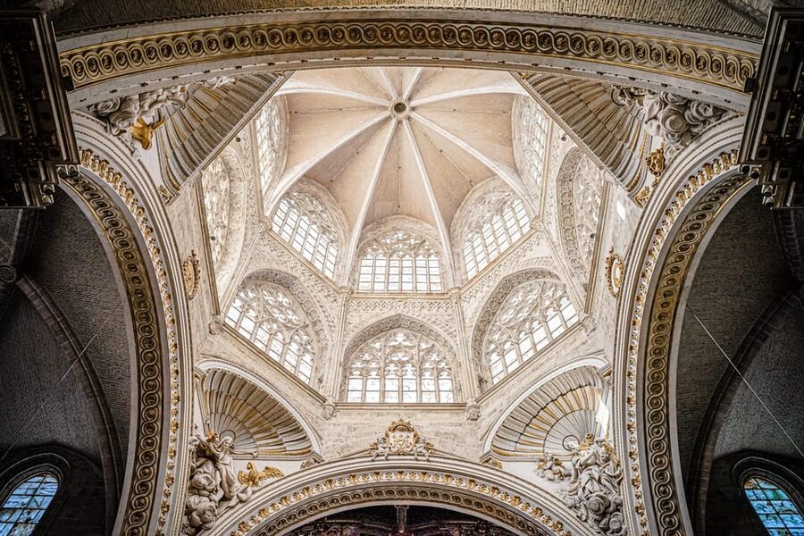 Valencia: Cathedral, St Nicholas, and Lonja de la Seda Tour - What the guides add