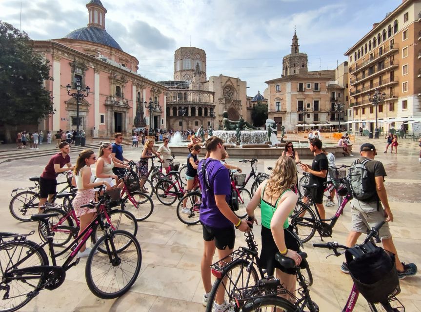 Valencia: City Highlights Guided Bike Tour - Guide quality and group atmosphere