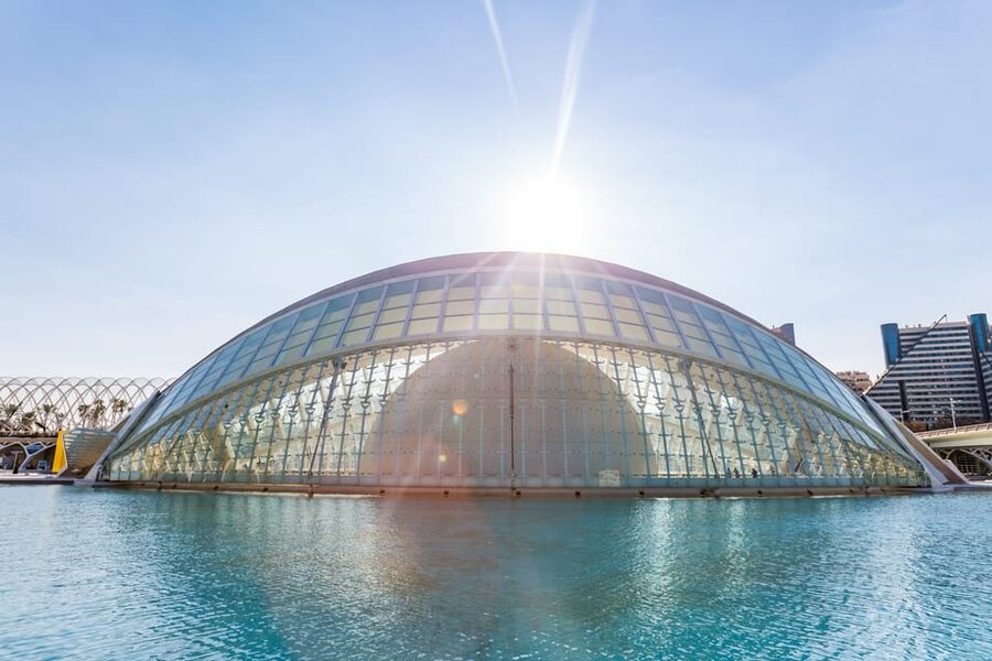 Valencia: City of Arts and Science 3D Movie at Hemisfèric - Seeing the Hemisfèric before the film