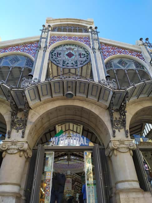 Valencia: City Walking Tour with Top Attractions - ITALIAN - Plaça de la Verge and the Water Court