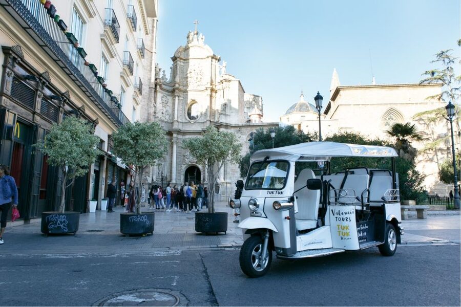 Valencia: Complete Tuk-Tuk Tour Around the City - The harbor and La Marina Real