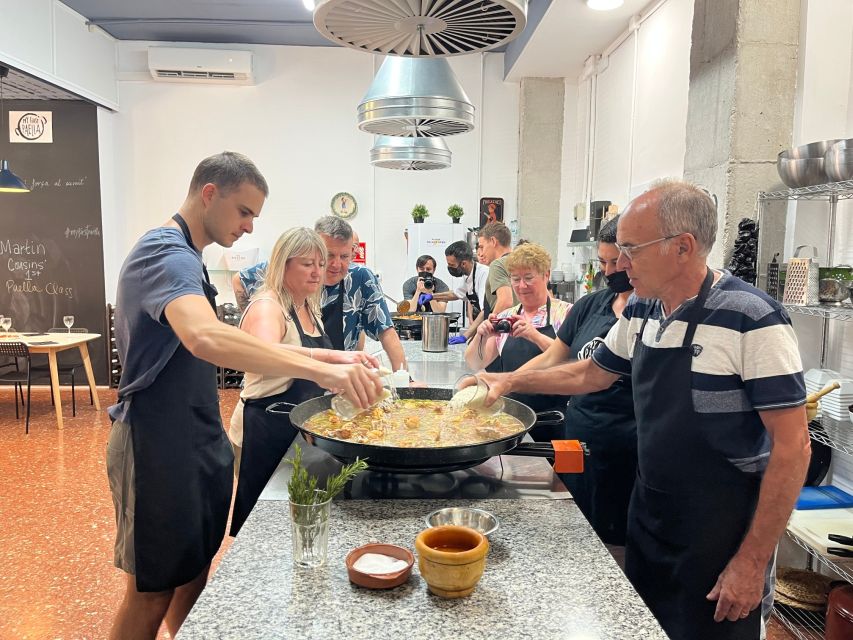 Valencia: Evening Guided Paella Workshop, Tapas, and Drinks - Arriving for an evening of Valencian food