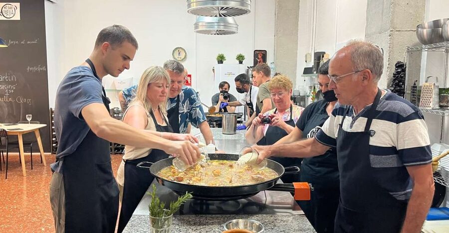 Valencia: Evening Guided Paella Workshop, Tapas, and Drinks - Sangria, tapas, and the first taste of dinner