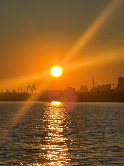 Valencia: Exclusive Sunset Cruise with Drink - The sunset itself, with time to watch and take photos