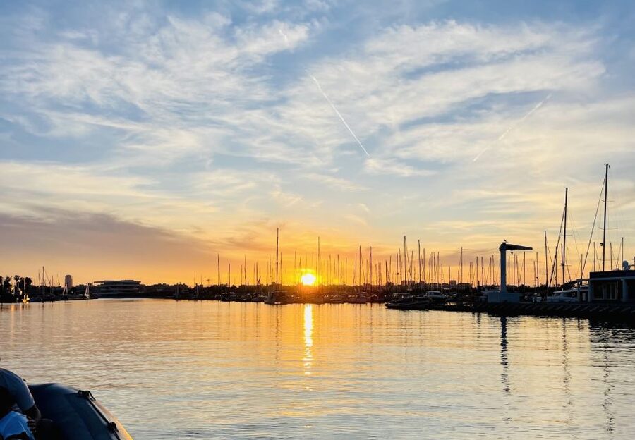 Valencia: Exclusive Sunset Cruise with Drink - Finding the orange Wavepol meeting point
