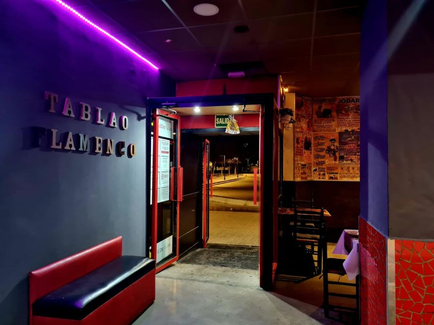 Valencia: Flamenco at Toro y La Luna with optional Dinner - What happens during the evening