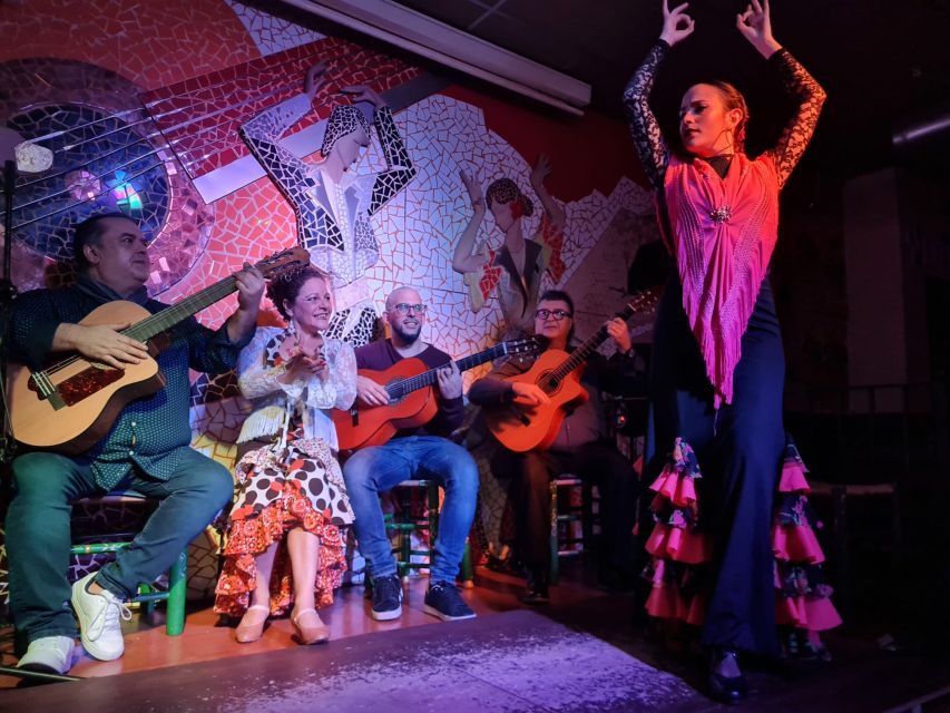 Valencia: Flamenco at Toro y La Luna with optional Dinner - The dancers bring force and precision