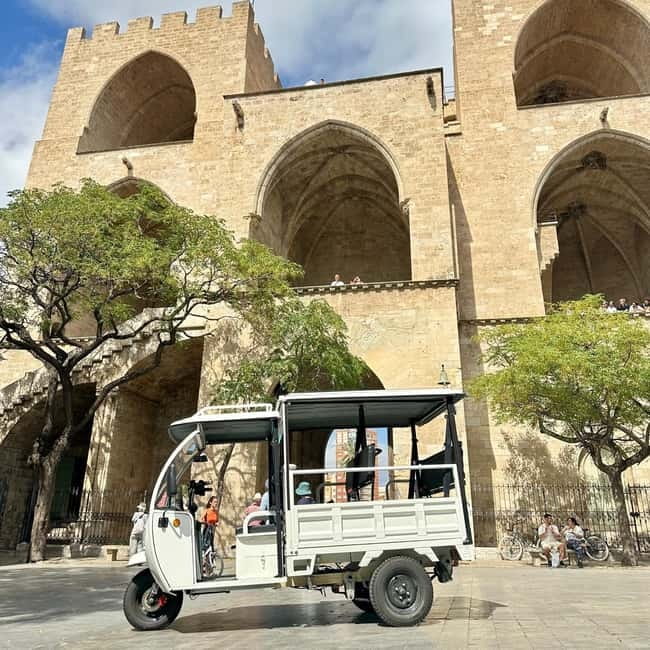 Valencia: Full Tuk Tuk Tour 2H - The City of Arts and Sciences in 20 minutes