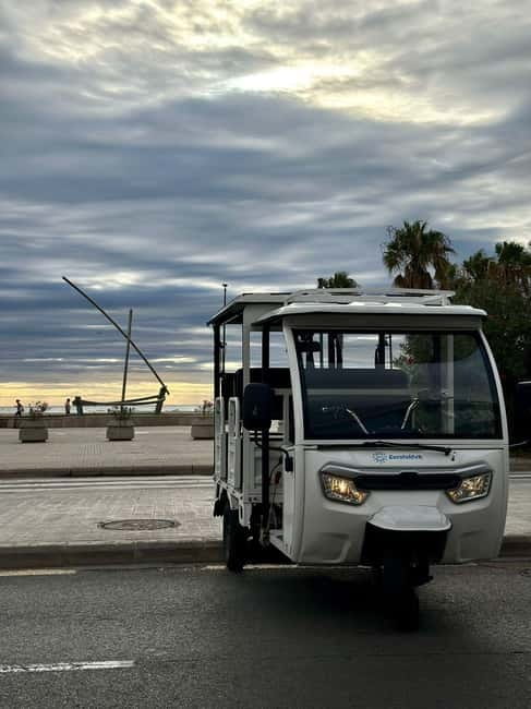 Valencia: Full Tuk Tuk Tour 2H - From Puerta del Mar to Mestalla Stadium
