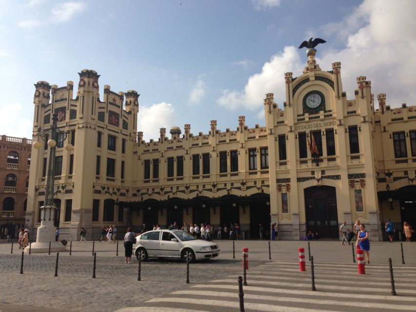Valencia: Historical Walking Tour - Plaza Redonda and the narrow Old Town streets