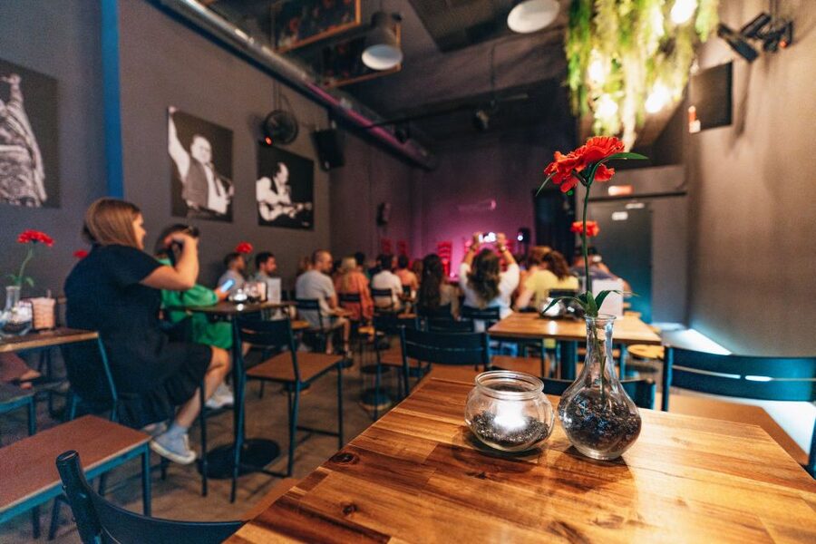 Valencia: Palosanto Flamenco Show Ticket - The bar, atmosphere, and house rules