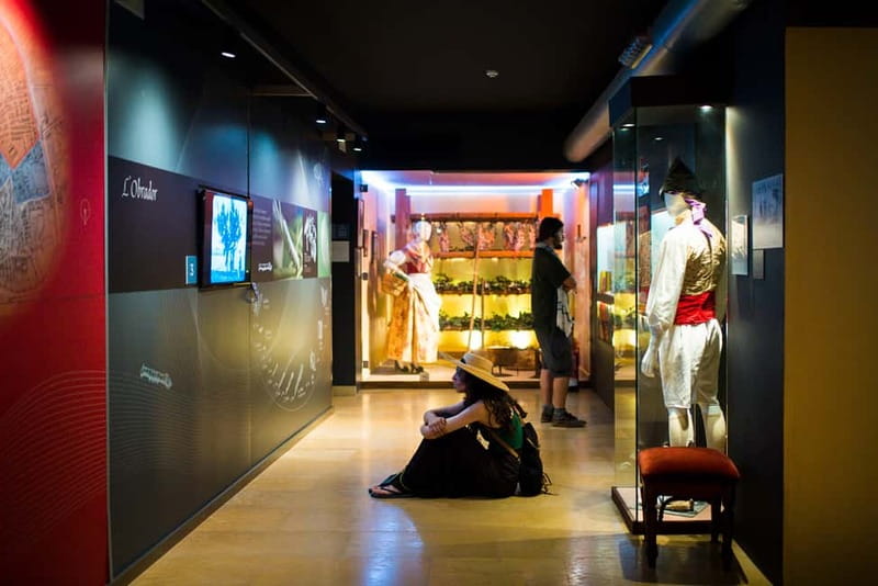 Valencia: San Nicolas, Silk Museum and Santos Juanes Church - A smart way to plan your three visits