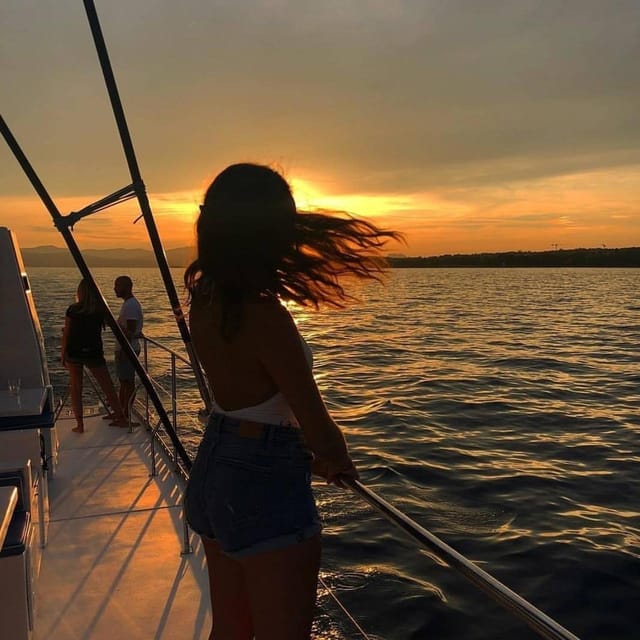 Valencia: Sunset or Daytime Catamaran Cruise with Drink - Choosing daytime or sunset