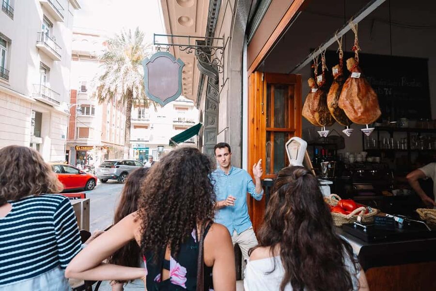 Valencia: Tapas and Drinks Evening Tour - Stop two: tapas with a wider range of drinks